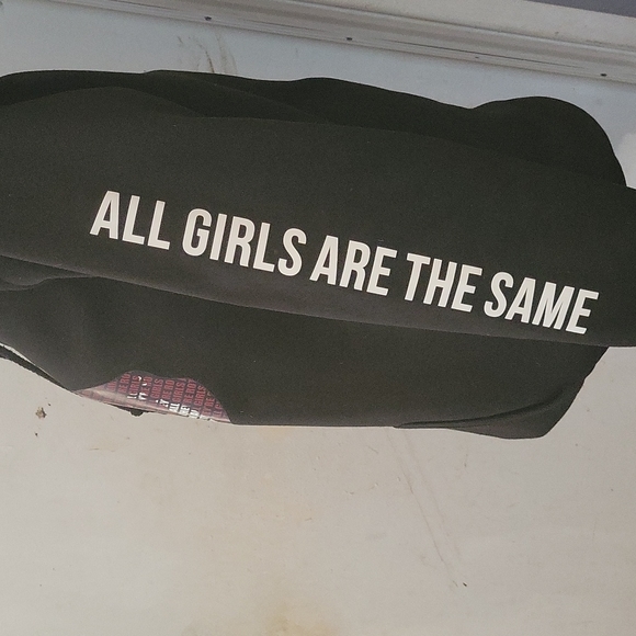 Black hoodie sweater with heart ❤️ graphic design! Print on each side of sleeve! - Picture 4 of 8